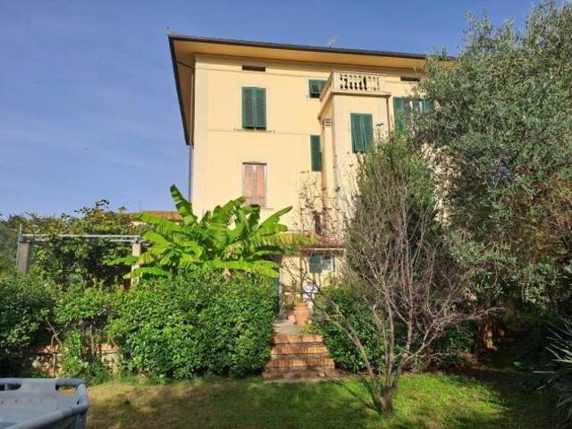 Villa Indipendente in vendita a Porcari, Lucca