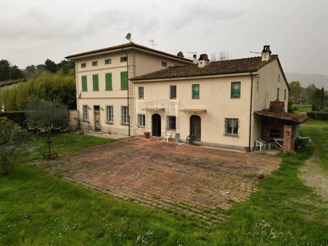 Villa Indipendente in vendita a Porcari, Lucca