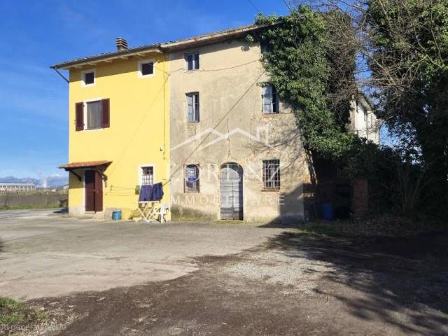 Villa Indipendente in vendita a Porcari, Toscana