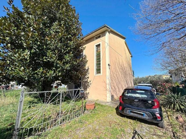 Villa Indipendente in vendita a Porcari, Toscana