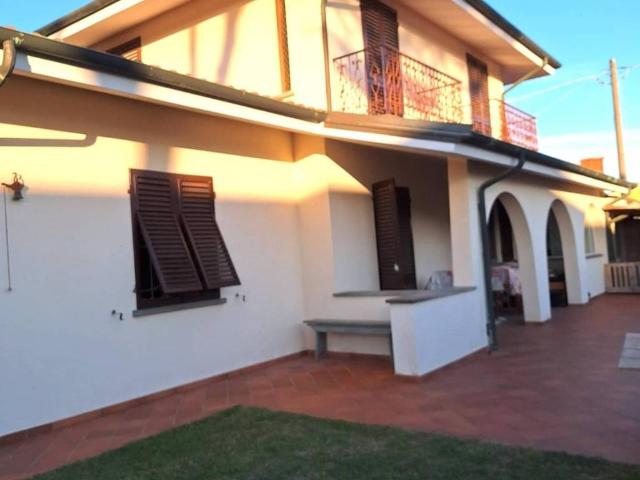 Villa Indipendente in vendita a Porcari, Toscana