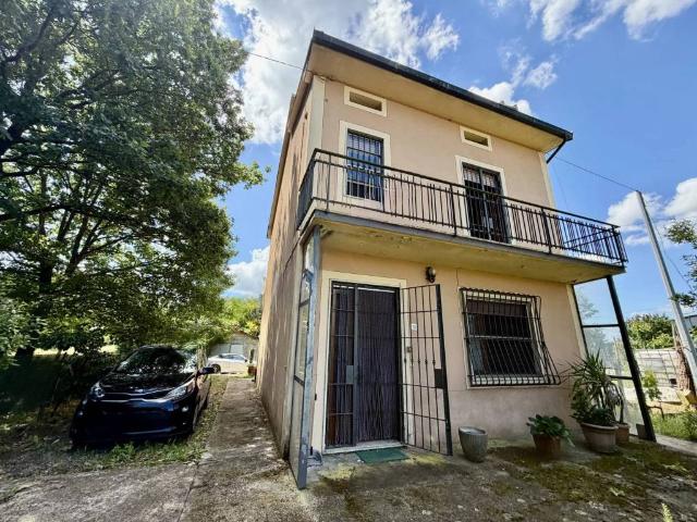 Villa Indipendente in vendita a Porcari, Toscana