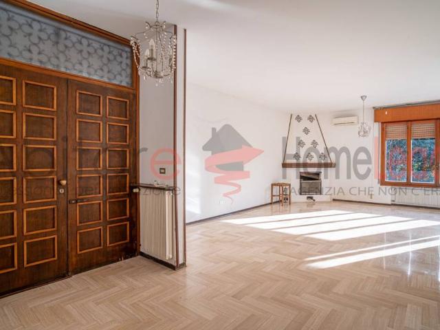 Villa Indipendente in vendita a Rorai Grande, Pordenone