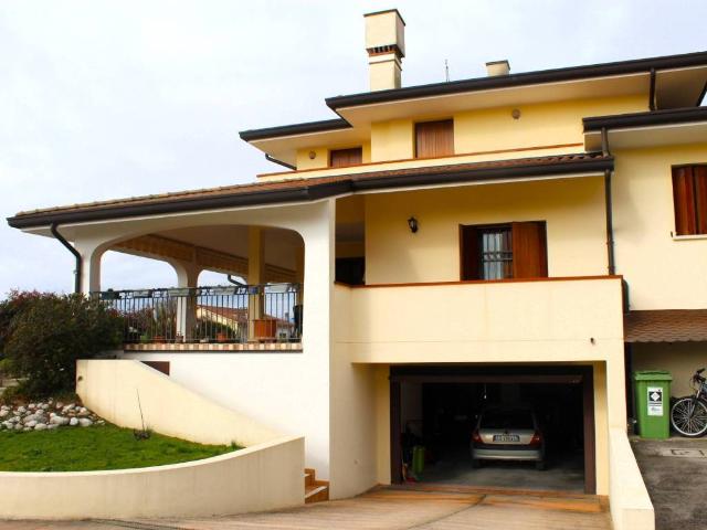 Villa Indipendente in vendita a Case Levade, Pordenone