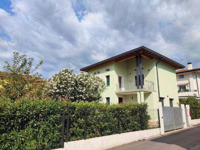 Villa Indipendente in vendita a Torre, Pordenone
