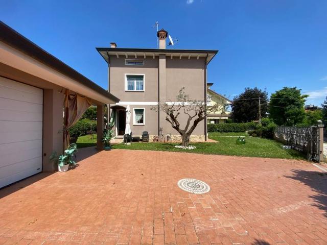 Villa Indipendente in vendita a Rorai Grande, Pordenone