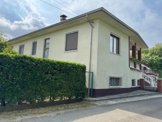 Villa Indipendente in vendita a Piemonte, Asti