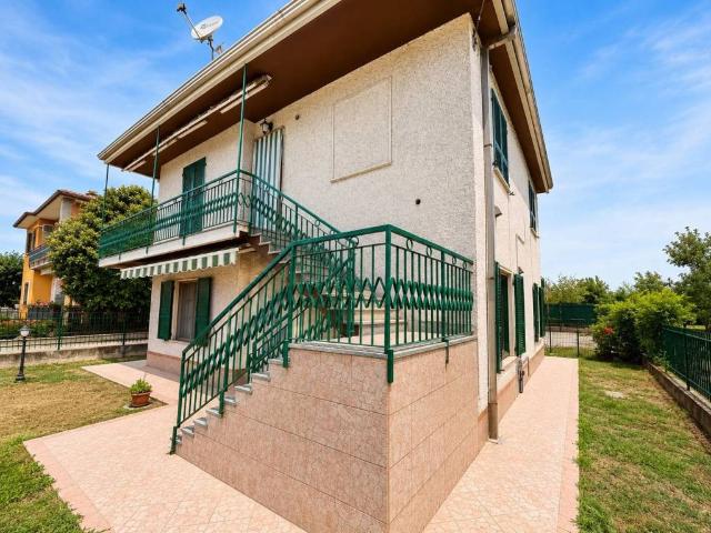 Villa Indipendente in vendita a Portalbera, Lombardia
