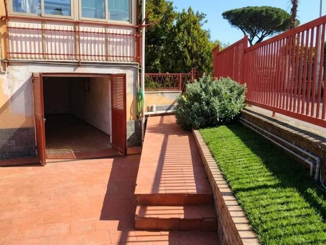 Villa Indipendente in vendita a Portici, Campania
