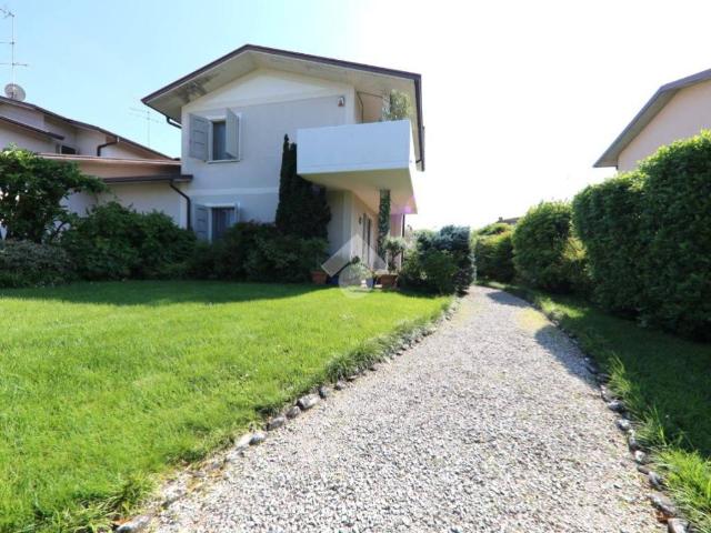 Villa Indipendente in vendita a Porto Mantovano, Lombardia
