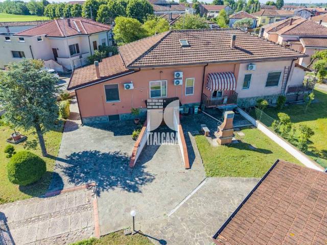 Villa Indipendente in vendita a Spinosa, Porto Mantovano