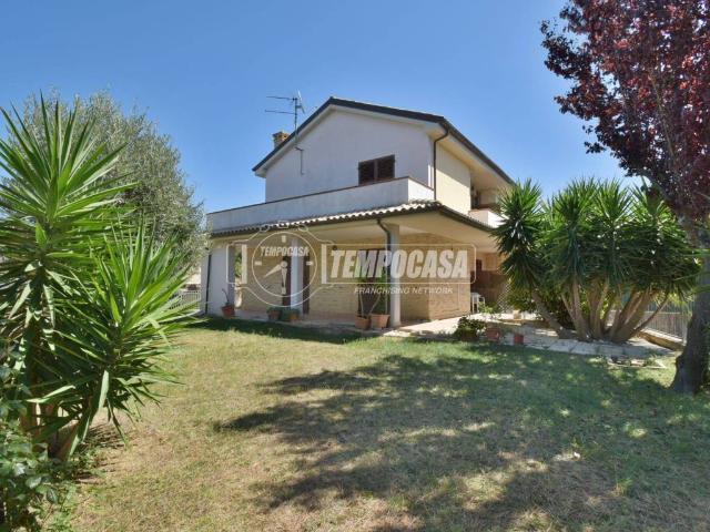 Villa Indipendente in vendita a Marche, Macerata