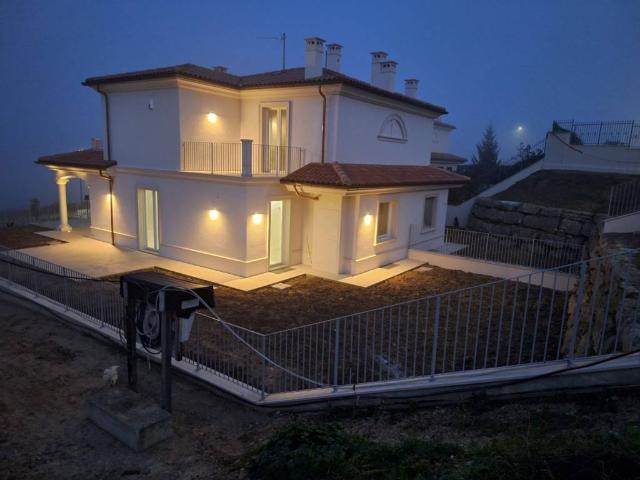 Villa Indipendente in vendita a Marche, Macerata