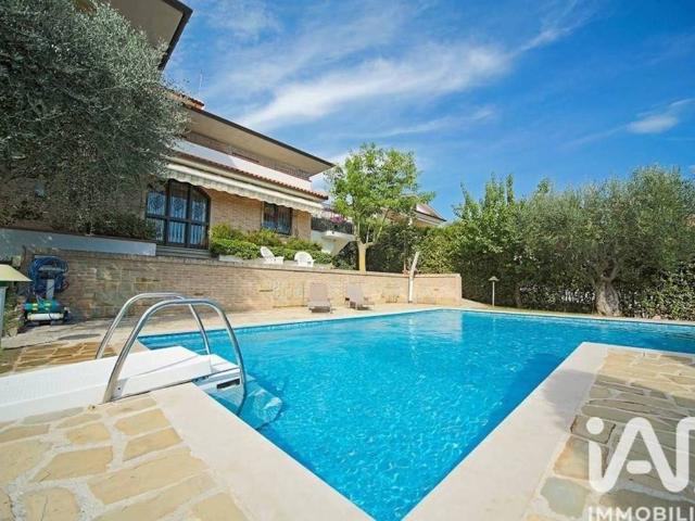 Villa Indipendente in vendita a Marche, Macerata