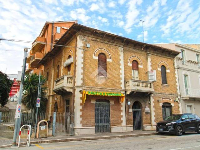 Villa Indipendente in vendita a Centro, Marche