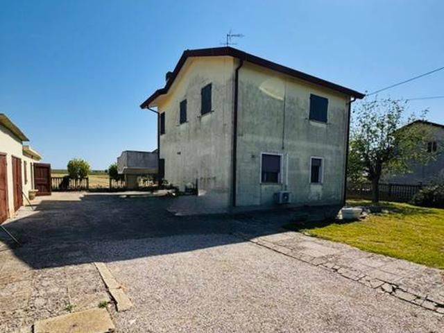 Villa Indipendente in vendita a Porto Tolle, Tolle