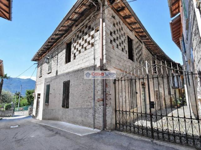 Villa Indipendente in vendita a Musadino, Porto Valtravaglia