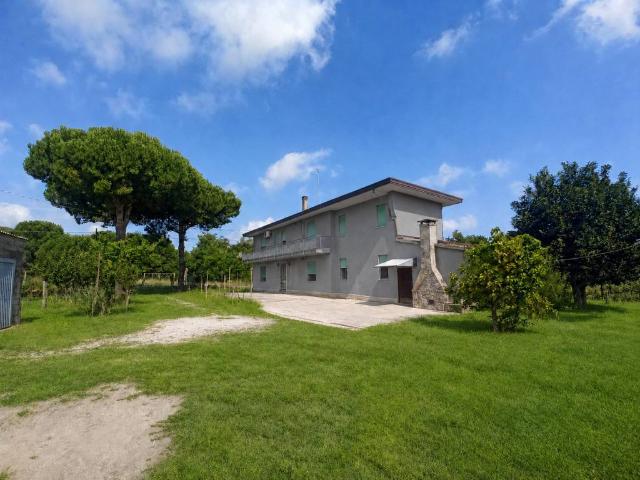 Villa Indipendente in vendita a Porto Viro, Veneto