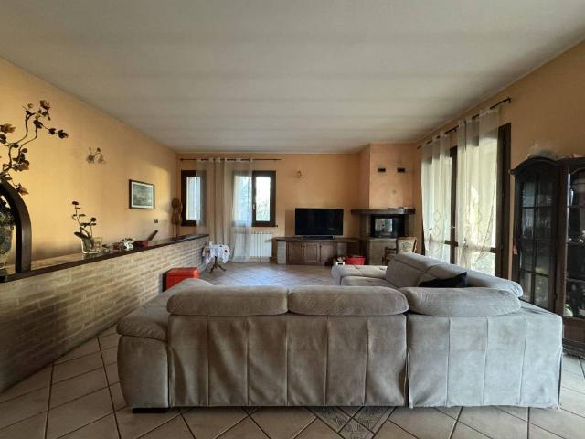 Villa Indipendente in vendita a Porto Viro, Veneto