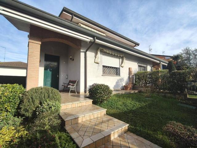 Villa Indipendente in vendita a Porto Viro, Veneto