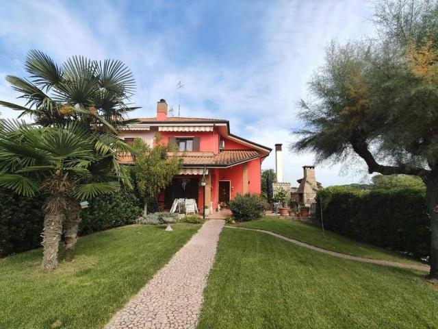 Villa Indipendente in vendita a Porto Viro, Veneto
