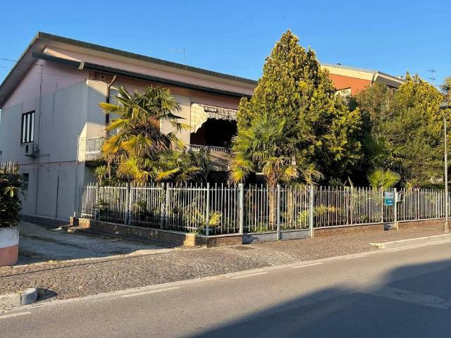 Villa Indipendente in vendita a Porto Viro, Veneto