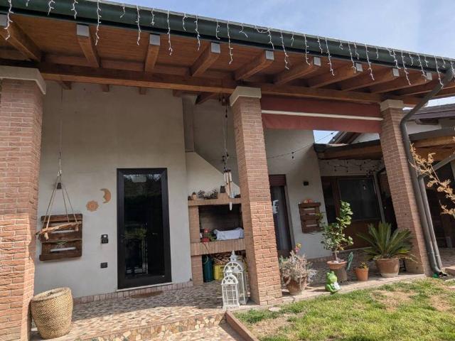 Villa Indipendente in vendita a Porto Viro, Veneto
