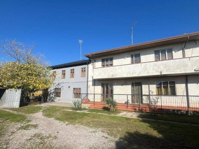 Villa Indipendente in vendita a Porto Viro, Veneto