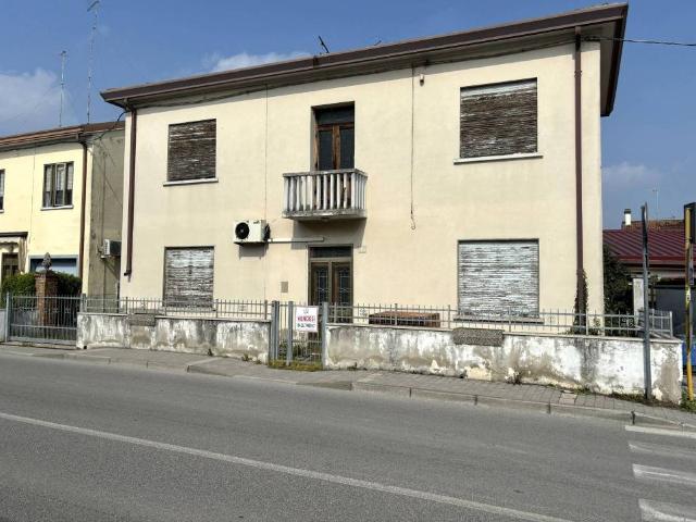 Villa Indipendente in vendita a Porto Viro, Veneto