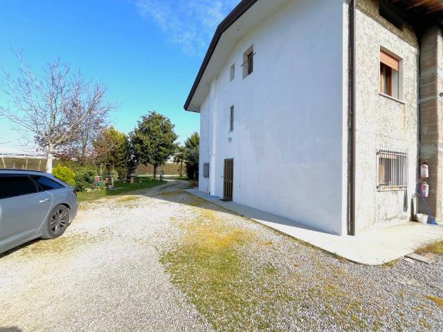 Villa Indipendente in vendita a Portogruaro, Veneto