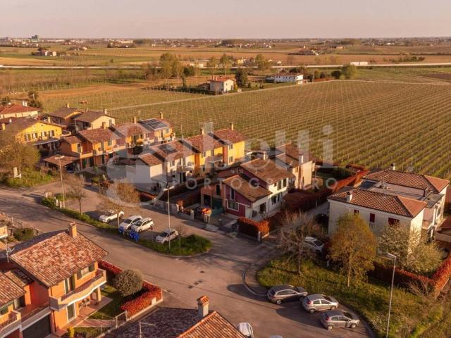 Villa Indipendente in vendita a Portogruaro, Veneto