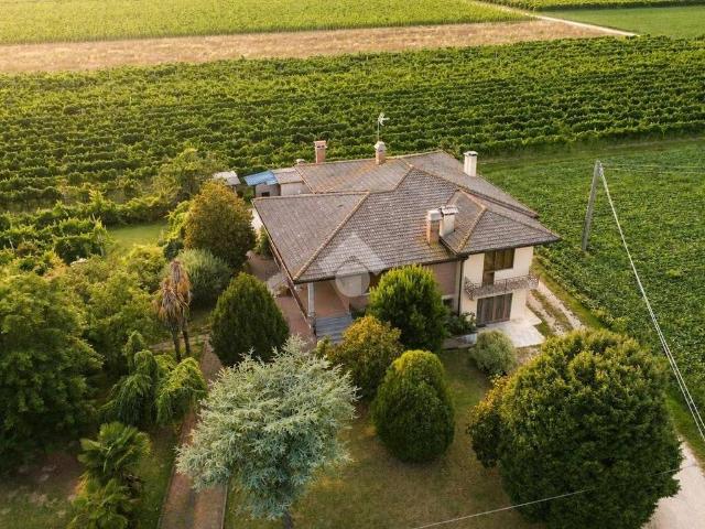 Villa Indipendente in vendita a Portogruaro, Veneto