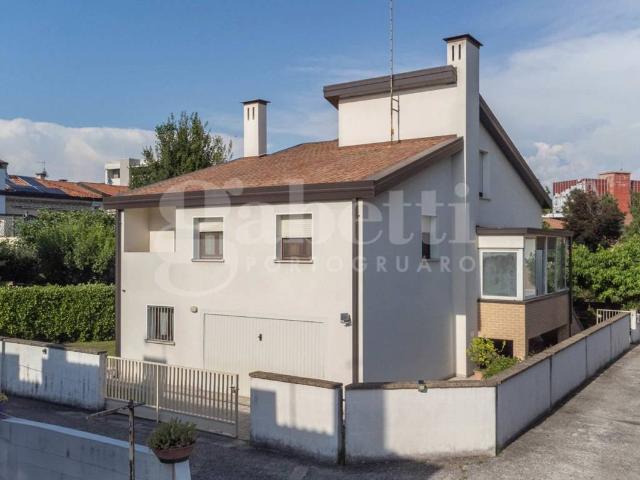 Villa Indipendente in vendita a Portogruaro, Veneto
