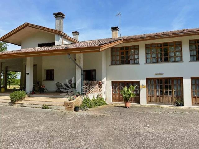Villa Indipendente in vendita a Portogruaro, Veneto