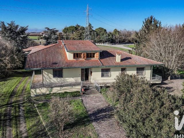 Villa Indipendente in vendita a Portomaggiore, Reggio Emilia