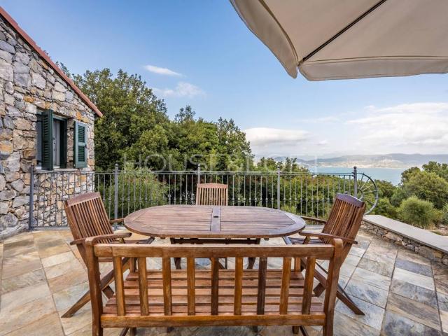 Villa Indipendente in vendita a Le Grazie, Portovenere