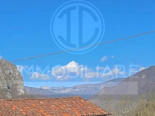 Villa Indipendente in vendita a Posina, Veneto