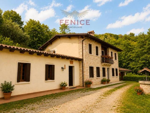 Villa Indipendente in vendita a Cavaso del Tomba, Possagno