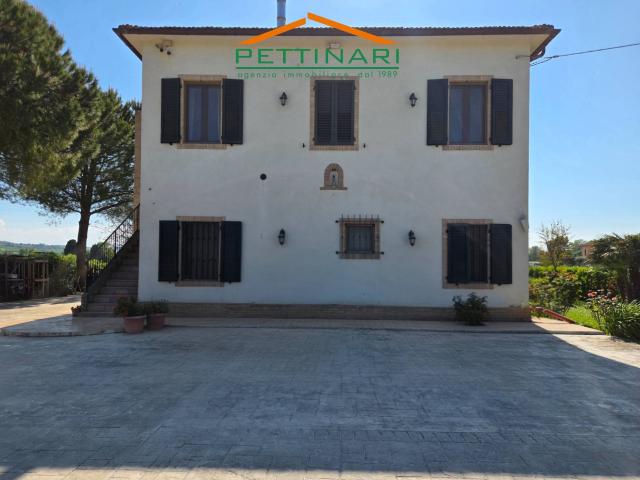 Villa Indipendente in vendita a Marche, Macerata
