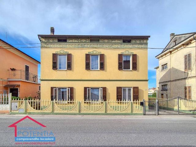Villa Indipendente in vendita a Marche, Macerata