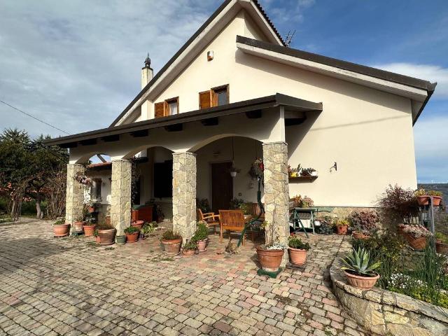 Villa Indipendente in vendita a Rossellino, Potenza