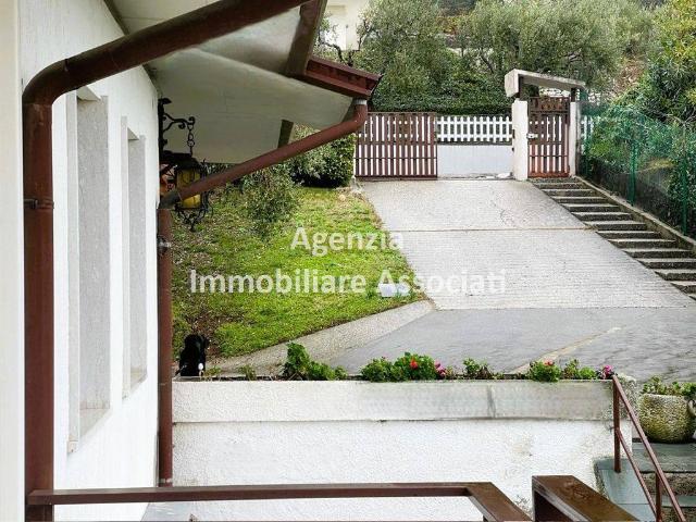 Villa Indipendente in vendita a Pove Del Grappa, Veneto