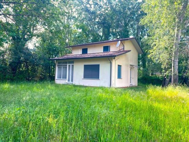 Villa Indipendente in vendita a Marina Di Massa, Toscana