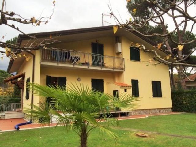 Villa Indipendente in vendita a Marina Di Massa, Toscana