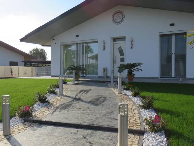Villa Indipendente in vendita a Bettola di Pozzo d'Adda, Pozzo D'adda