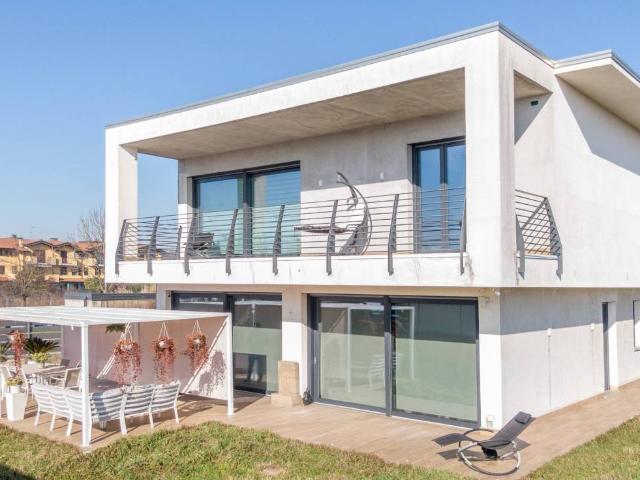 Villa Indipendente in vendita a Bettola di Pozzo d'Adda, Pozzo D'adda