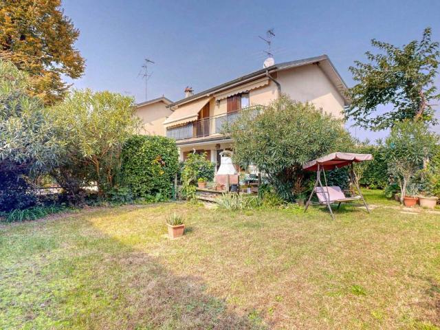 Villa Indipendente in vendita a Pozzo D'adda, Lombardia
