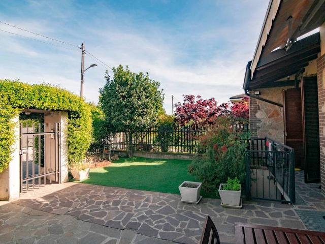 Villa Indipendente in vendita a Bettola di Pozzo d'Adda, Pozzo D'adda