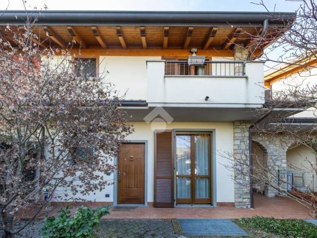 Villa Indipendente in vendita a Pozzo D'adda, Lombardia