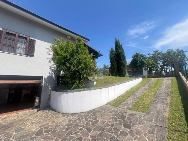 Villa Indipendente in vendita a Bettola di Pozzo d'Adda, Pozzo D'adda